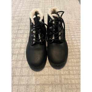 Doc Martens Bonny W with faux - shear lining Women size 9L UK 7